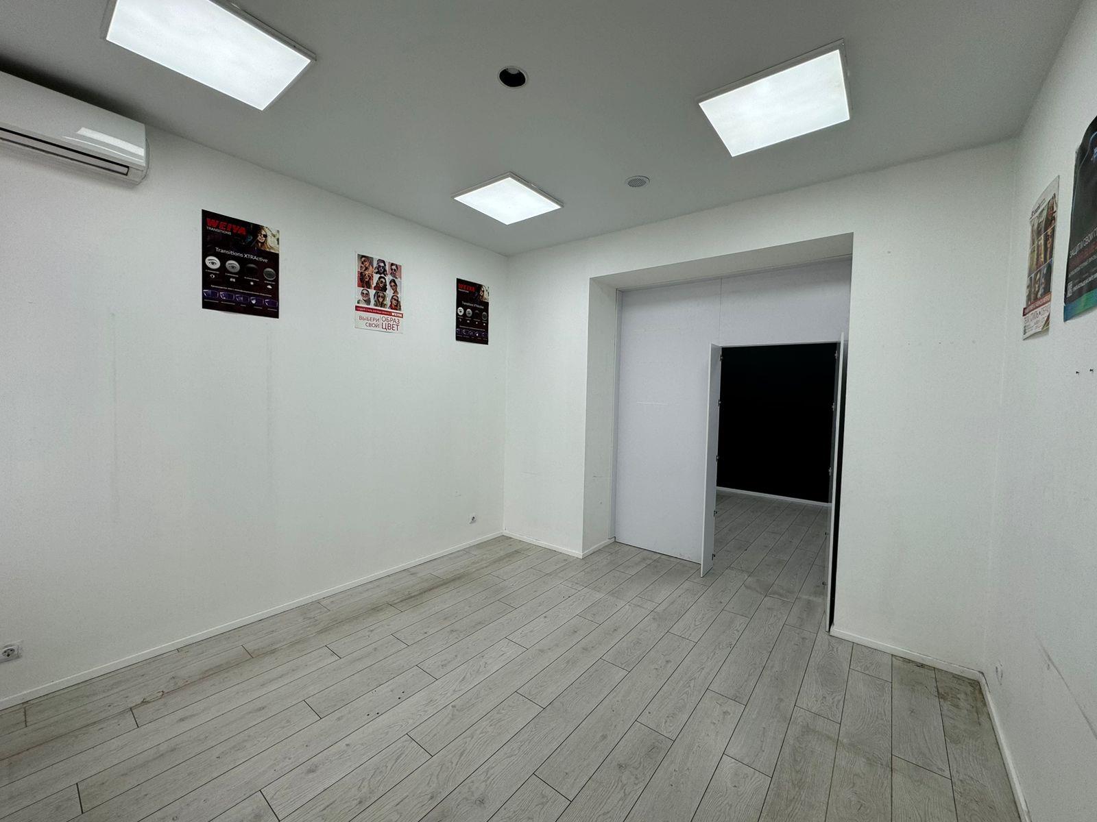 Фото №2: Коммерция 38 м² - Краснодар, Центральный внутригородской округ, мкр. Центральный, ул. Коммунаров, 95