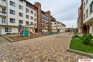 Фото №1: 2-комнатная квартира 65 м² - Краснодар, мкр. Сады Калинина, ул. Средняя, 81/4