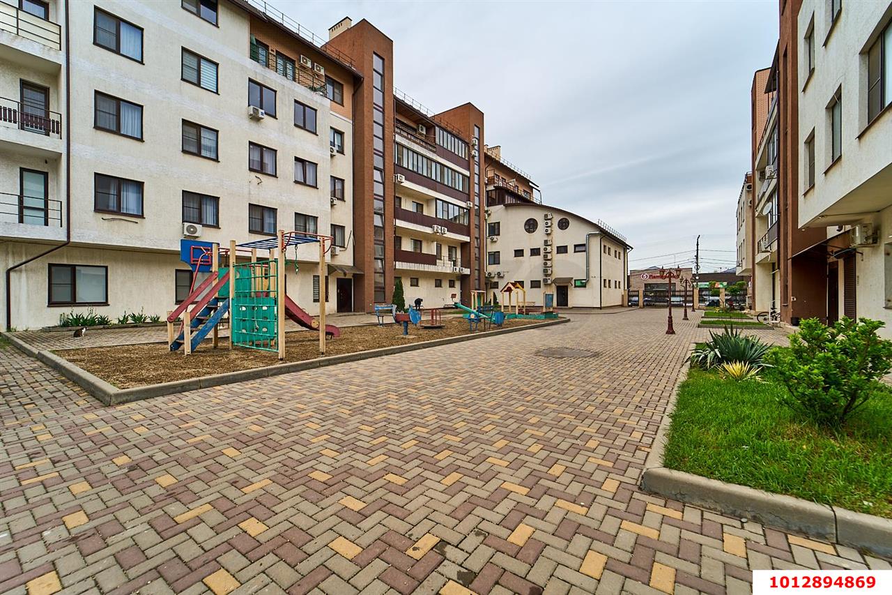 Фото №1: 2-комнатная квартира 65 м² - Краснодар, Прикубанский внутригородской округ, мкр. Сады Калинина, ул. Средняя, 81/4