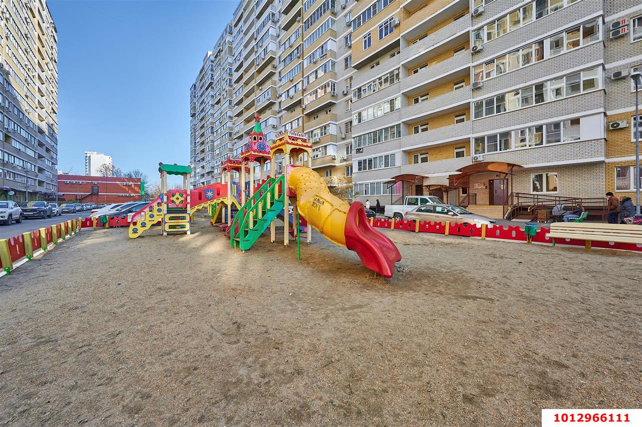 Фото №2: 1-комнатная квартира 45 м² - Краснодар, жилой комплекс Кремлёвские Ворота, ул. Кореновская, 2к3