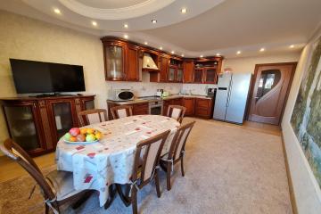 Фото №1: 3-комнатная квартира 100 м² - Краснодар, мкр. Юбилейный, ул. Рождественская набережная, 31