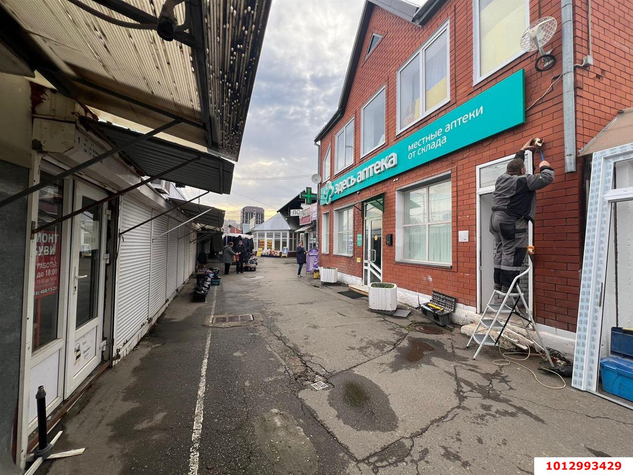 Фото №3: Торговое помещение <span class="whitespace-nowrap">76 м²</span>, <span class="whitespace-nowrap">1/2 эт.</span> - Краснодар, Западный внутригородской округ, мкр. Сельскохозяйственный Институт, ул. Алма-Атинская, 164