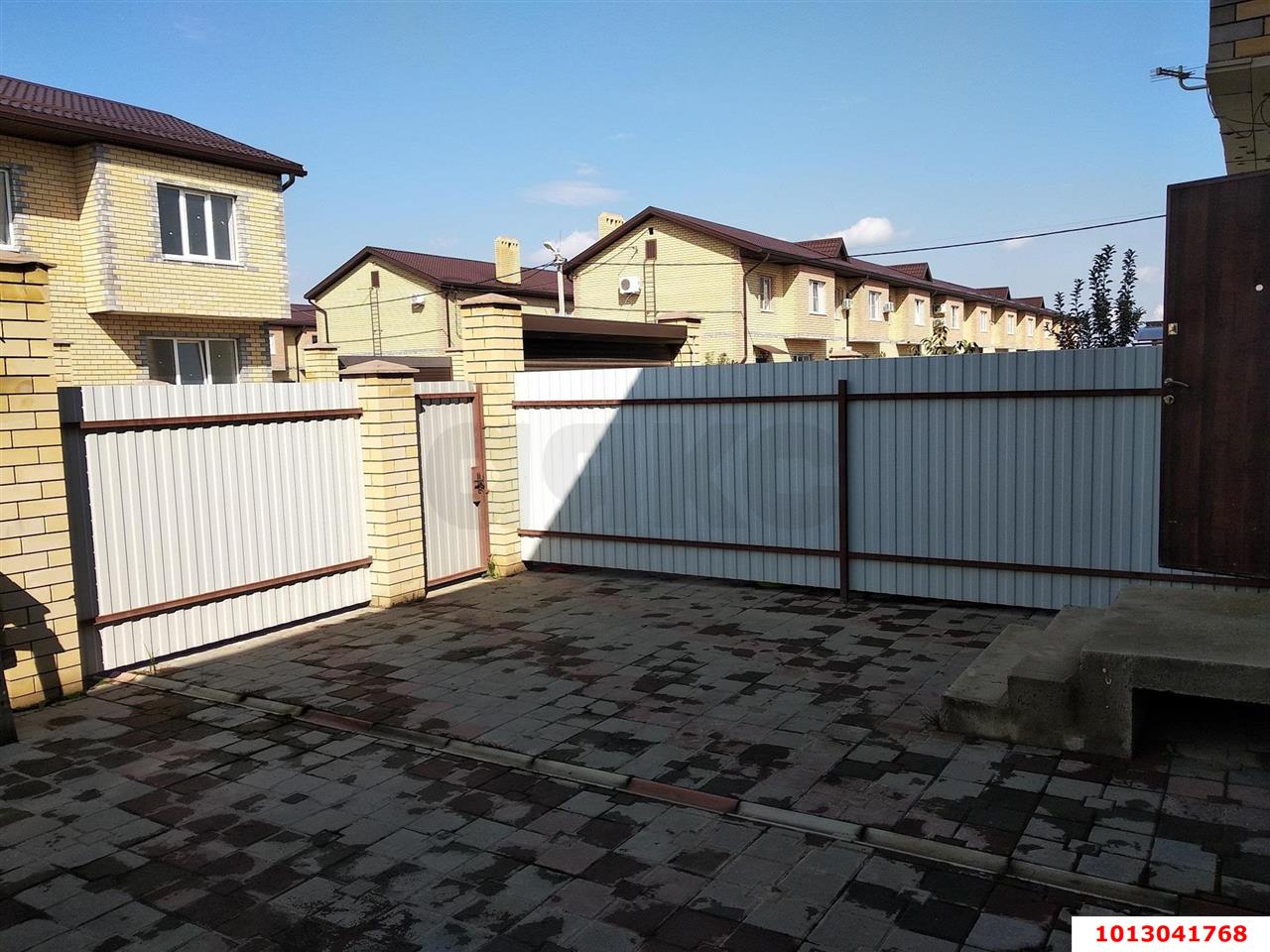 Фото №10: Таунхаус 113 м² + 2 сот. - Российский, жилой комплекс Вилла Роз, ул. Бисерная, 19Л