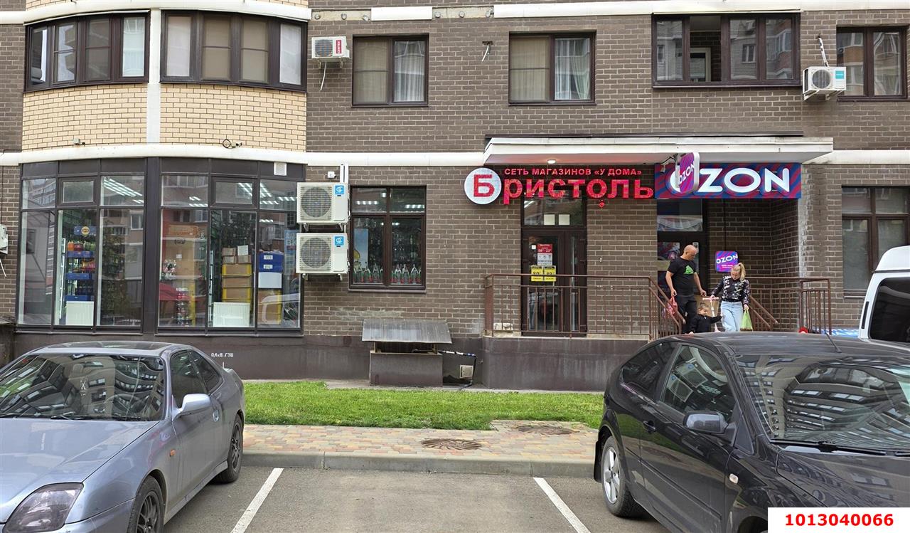 Фото №1: Торговое помещение 95 м² - Краснодар, жилой комплекс Победа-2, ул. Цезаря Куникова, 35