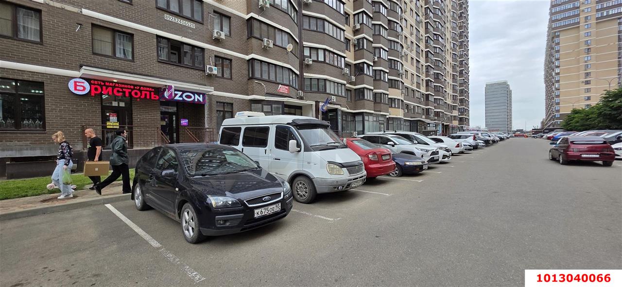 Фото №3: Торговое помещение 95 м² - Краснодар, имени Петра Метальникова, ул. Цезаря Куникова, 35