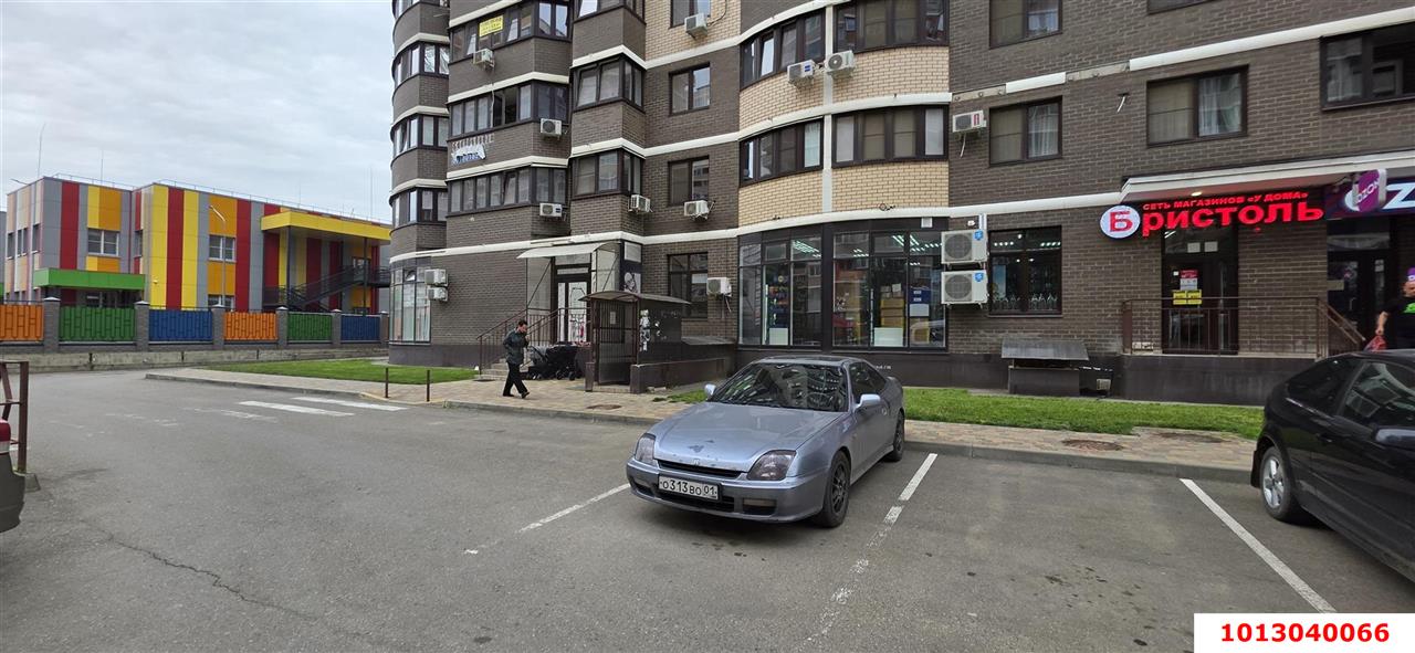Фото №2: Торговое помещение 95 м² - Краснодар, имени Петра Метальникова, ул. Цезаря Куникова, 35