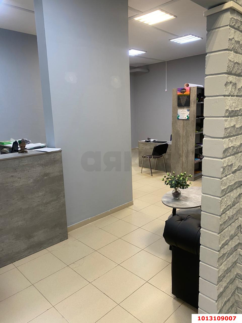 Фото №3: Торговое помещение 71 м² - Краснодар, имени Петра Метальникова, ул. Цезаря Куникова, 24к1