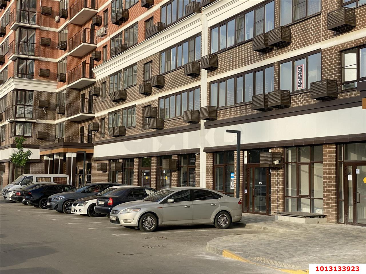 Фото №2: Торговое помещение 56 м² - Краснодар, жилой комплекс Самолёт-4, ул. Константина Гондаря, 103к1