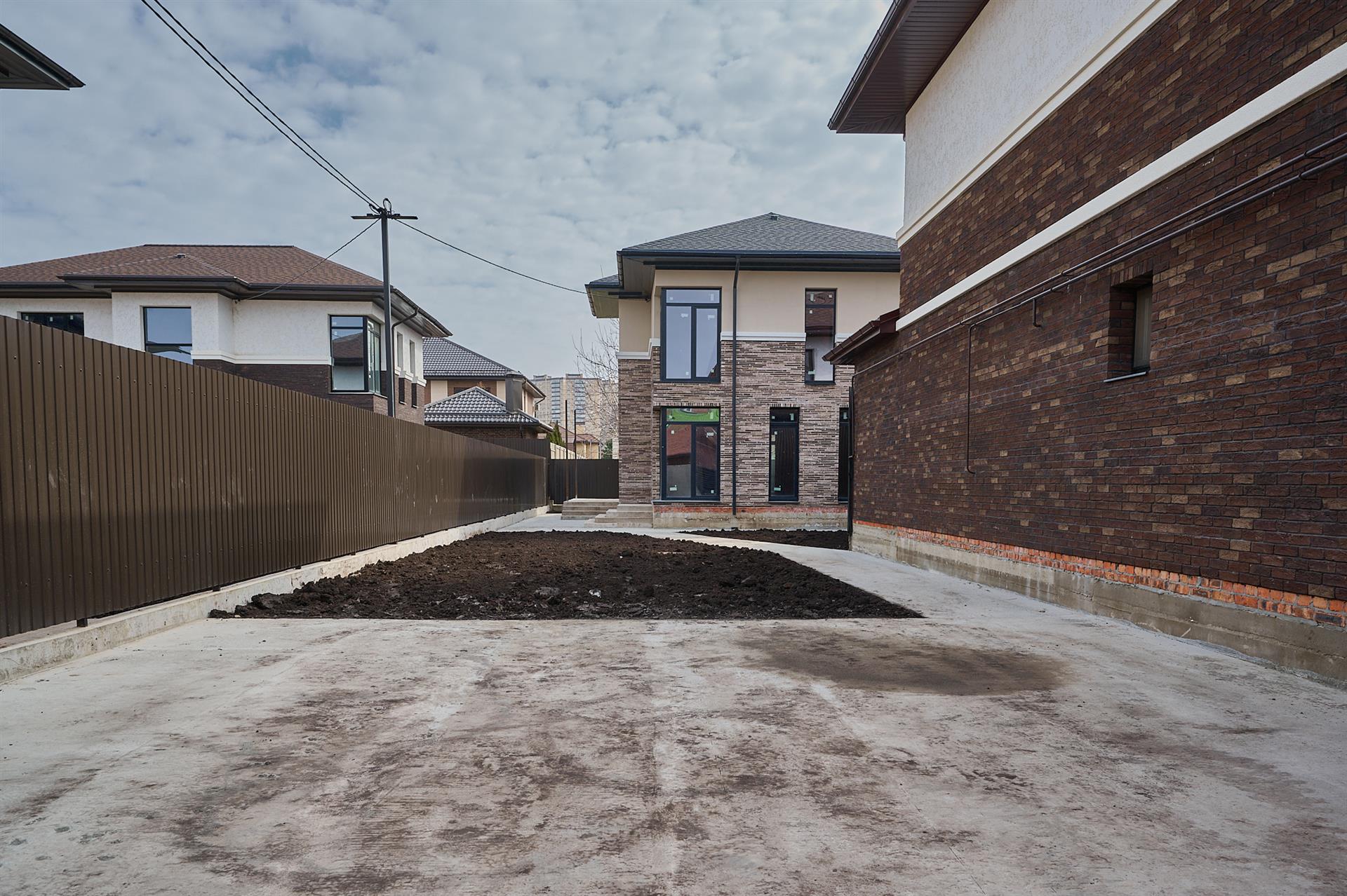 Фото №2: Дом 153 м² + 4.15 сот. - Краснодар, Прикубанский внутригородской округ, Завод Радиоизмерительных Приборов, п. Калинино, ул. Мариупольская, 2/4