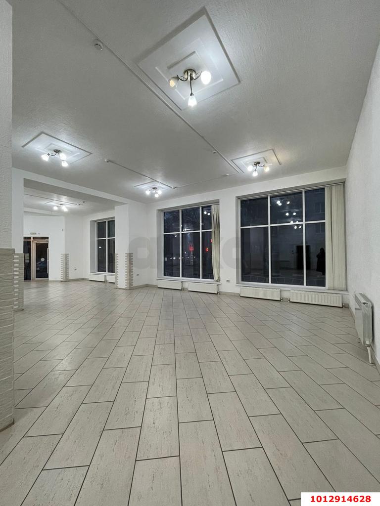 Фото №2: Торговое помещение 197 м² - Армавир, мкр. Родина, ул. Советской Армии, 36