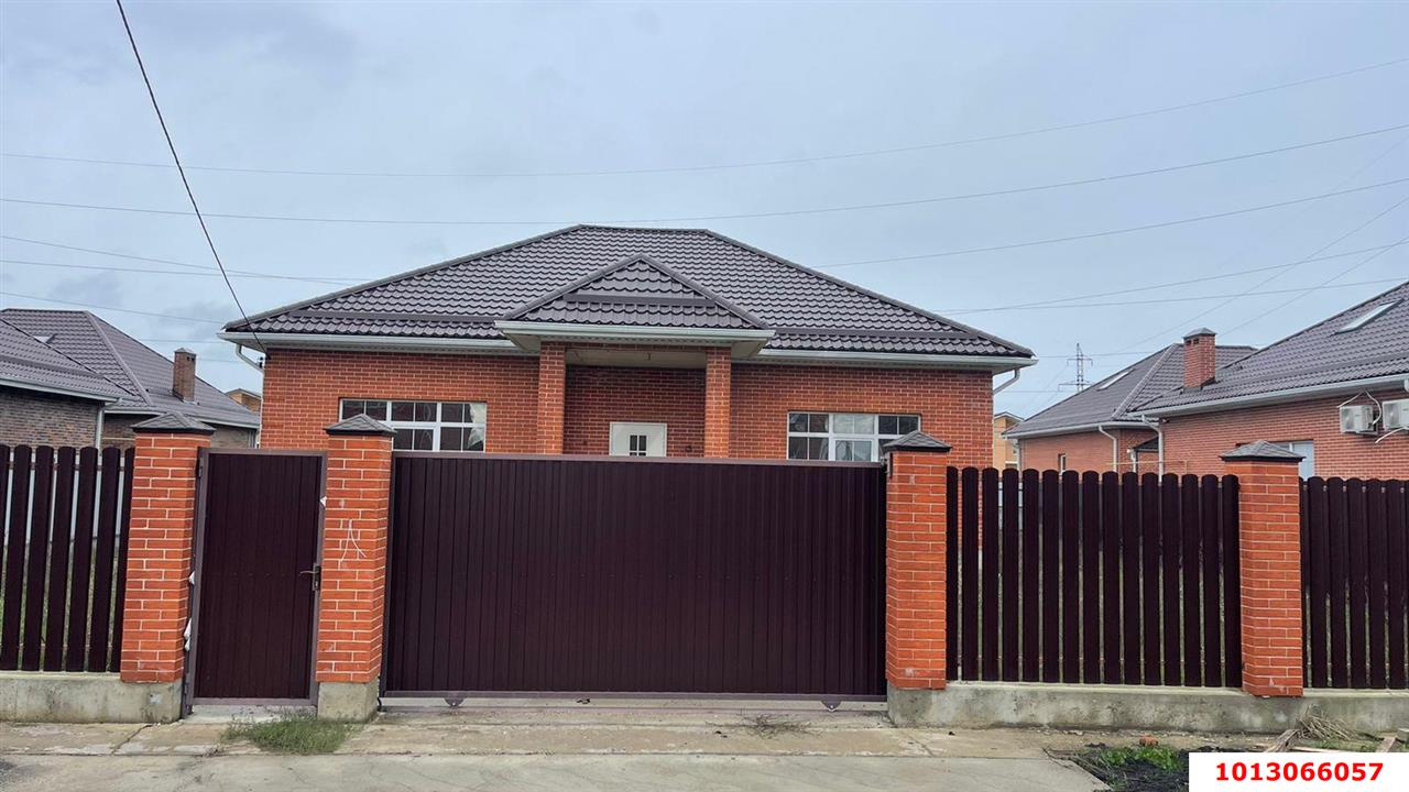 Фото №1: Дом 202 м² + 5.2 сот. - Тахтамукай, мкр. Европейская Деревня, ул. Новороссийская, 7