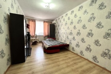 Фото №1: 1-комнатная квартира 41 м² - Краснодар, мкр. Музыкальный, ул. имени Сергея Есенина, 121