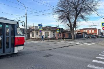 Фото №1: Коммерция 40 м² - Краснодар, мкр. Центральный, ул. Будённого, 247