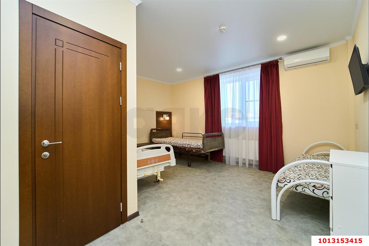Фото №10: Отдельное здание <span class="whitespace-nowrap">889 м²</span>, <span class="whitespace-nowrap">3 эт.</span> - Краснодар, Центральный внутригородской округ, Западный внутригородской округ, мкр. Центральный, ул. Чкалова, 132