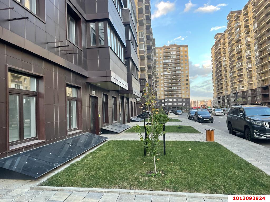Фото №2: Коммерция 46 м² - Краснодар, Прикубанский внутригородской округ, мкр. жилой комплекс Ракурс, ул. имени Героя Ростовского, 8к3