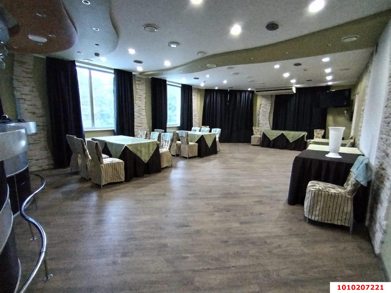 Фото №5: Коммерция 820 м² - Краснодар, Прикубанский внутригородской округ, мкр. Фестивальный, ул. Красных Партизан, 337