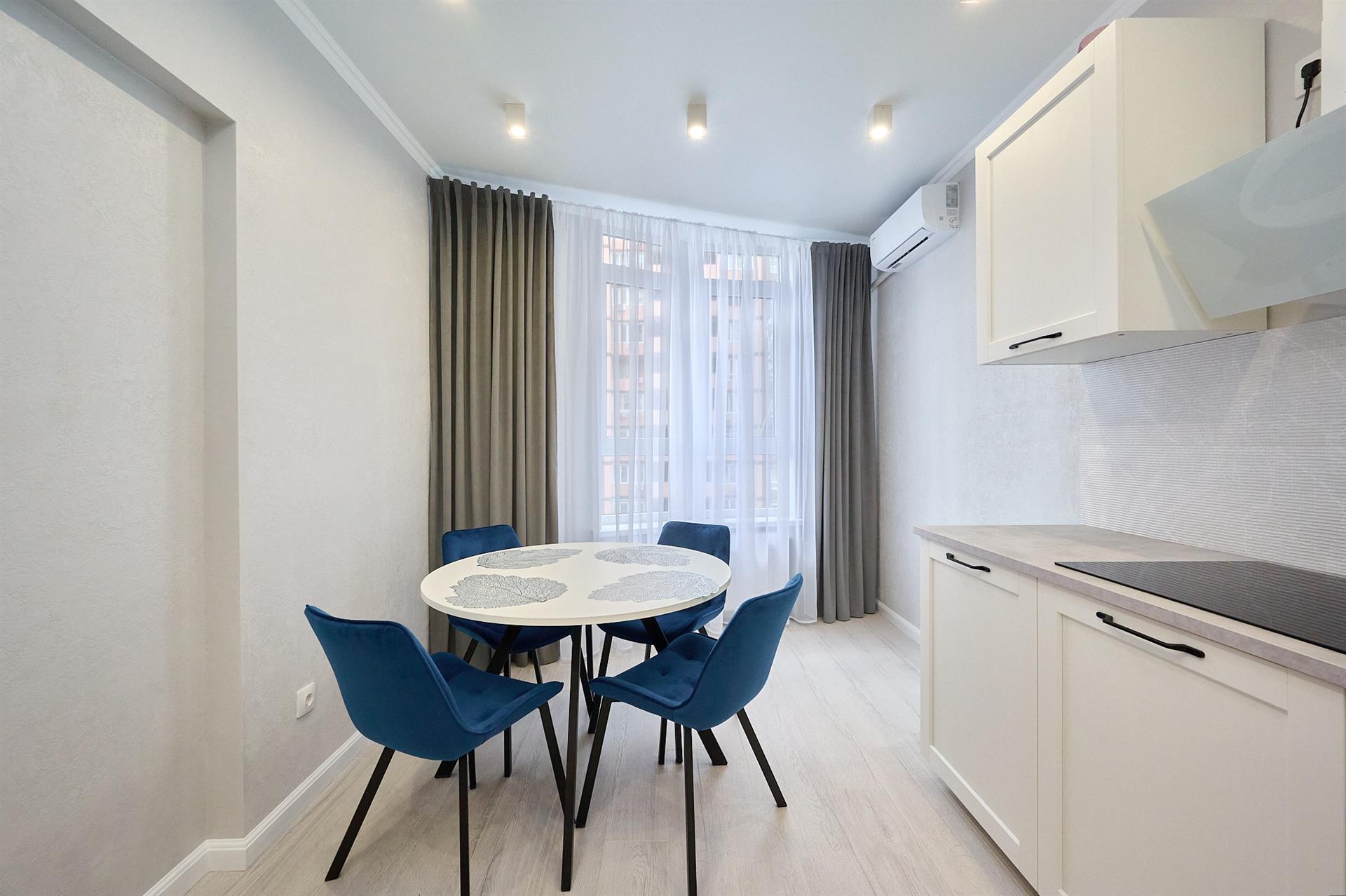 Фото №1: 2-комнатная квартира 74 м² - Краснодар, Карасунский внутригородской округ, жилой комплекс Речной Бриз, мкр. Гидростроителей, ул. Парусная, 10к2