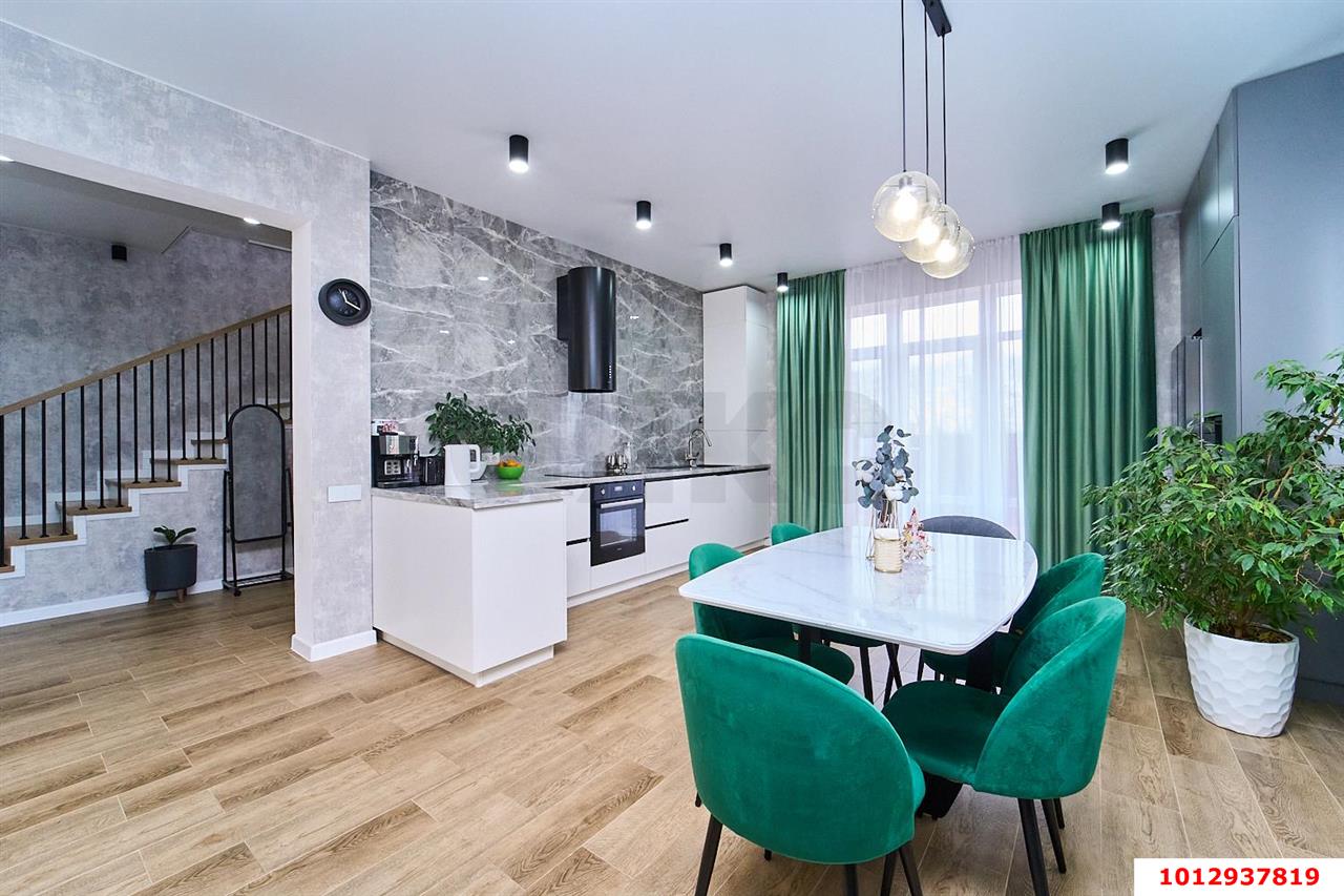 Фото №4: Дом 132 м² + 3.87 сот. - Южный, п. коттеджный  Знание, ул. имени Цезаря Куникова, 2