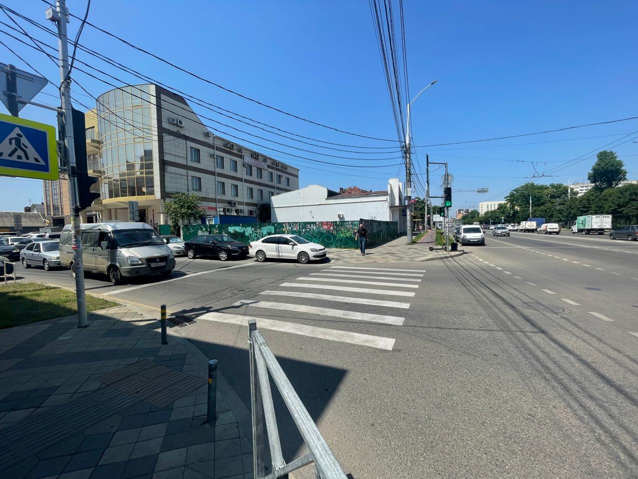 Фото №4: Коммерция 4 м² - Краснодар, Центральный внутригородской округ, Западный внутригородской округ, мкр. Центральный, ул. Фрунзе, 171