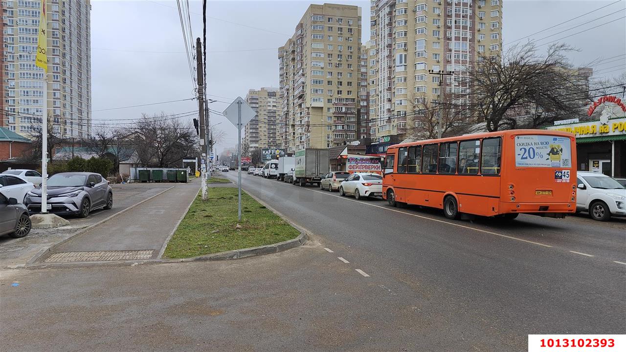 Фото №2: Торговое помещение 1494 м² - Краснодар, жилой комплекс Симфония, ул. Российская, 72/1к1