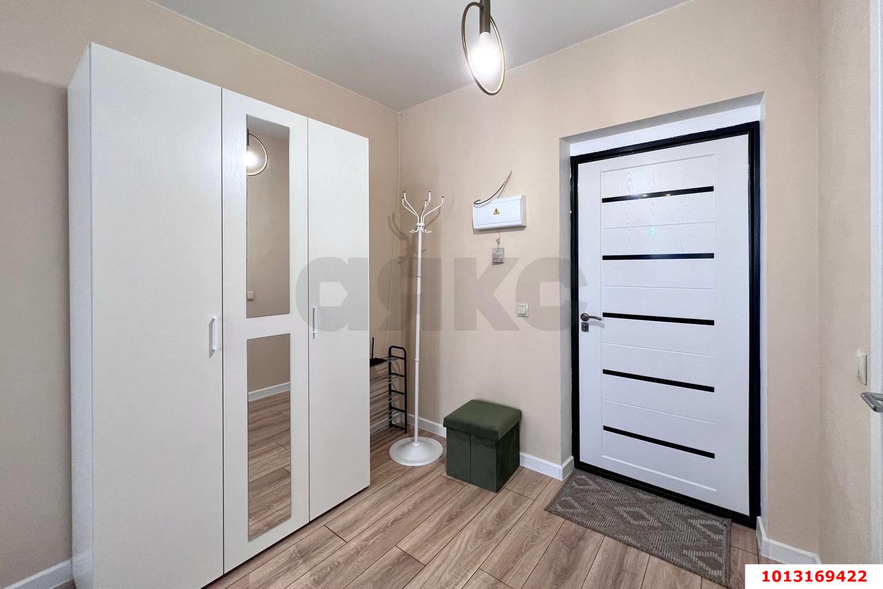 Фото №4: Студия <span class="whitespace-nowrap">26 м²</span>, <span class="whitespace-nowrap">8/18 эт.</span> - Краснодар, Прикубанский внутригородской округ, мкр. ЖК Красная Площадь, ул. им. Мурата Ахеджака, 12к8