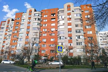 Фото №1: 2-комнатная квартира 74 м² - Краснодар, мкр. Юбилейный, ул. Бульварное Кольцо, 11