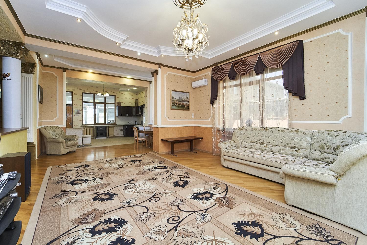 Фото №2: Дом 439 м² + 16 сот. - Новотитаровская, ул. Продольная, 54