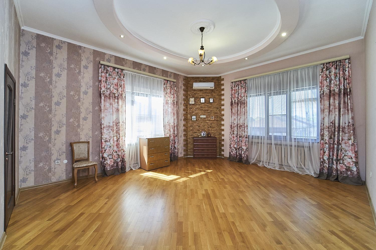 Фото №10: Дом 439 м² + 16 сот. - Новотитаровская, ул. Продольная, 54