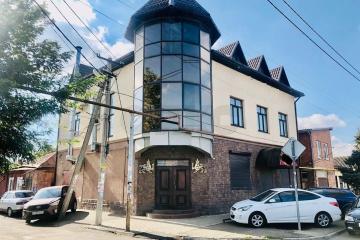 Фото №1: Коммерция 340 м² - Краснодар, мкр. Центральный, ул. Будённого, 96/125