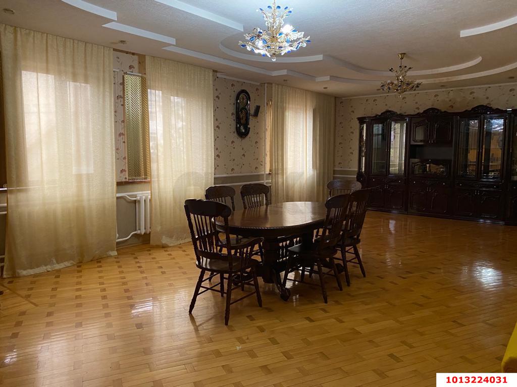 Фото №2: Дом 335 м² + 8 сот. - Кореновск, 2-й квартал, ул. Красная, 27