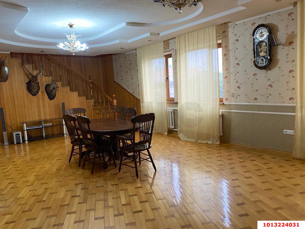 Фото №1: Дом 335 м² + 8 сот. - Кореновск, 2-й квартал, ул. Красная, 27
