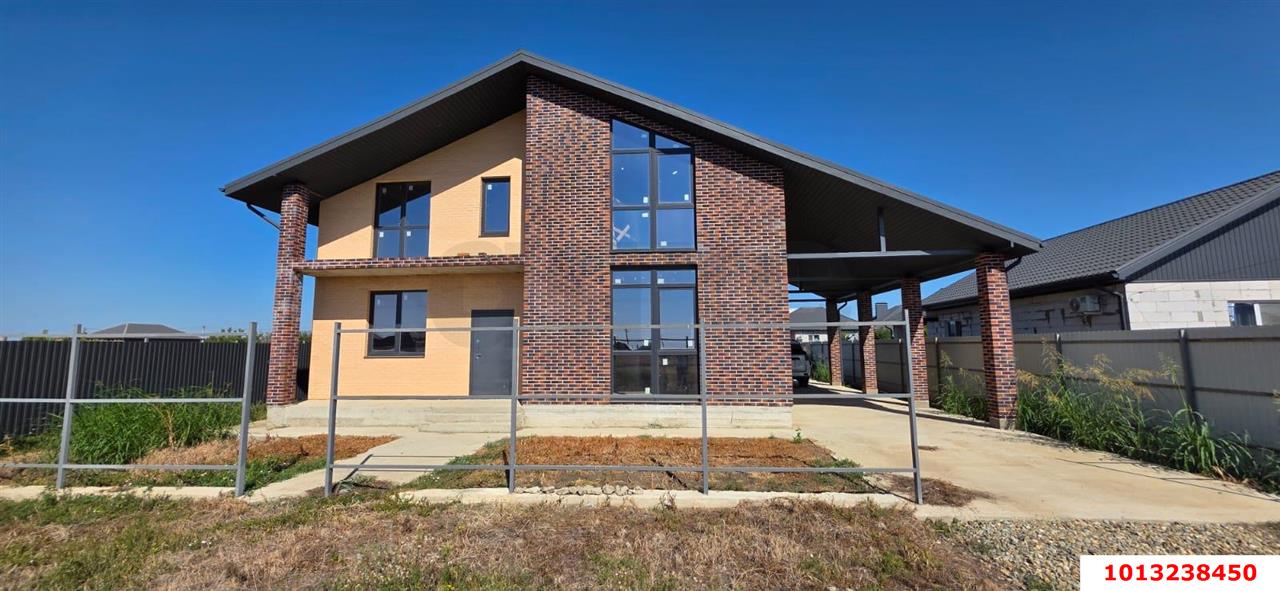 Фото №1: Дом 222 м² + 10 сот. - Новотитаровская, ул. Дорошенкова, 48