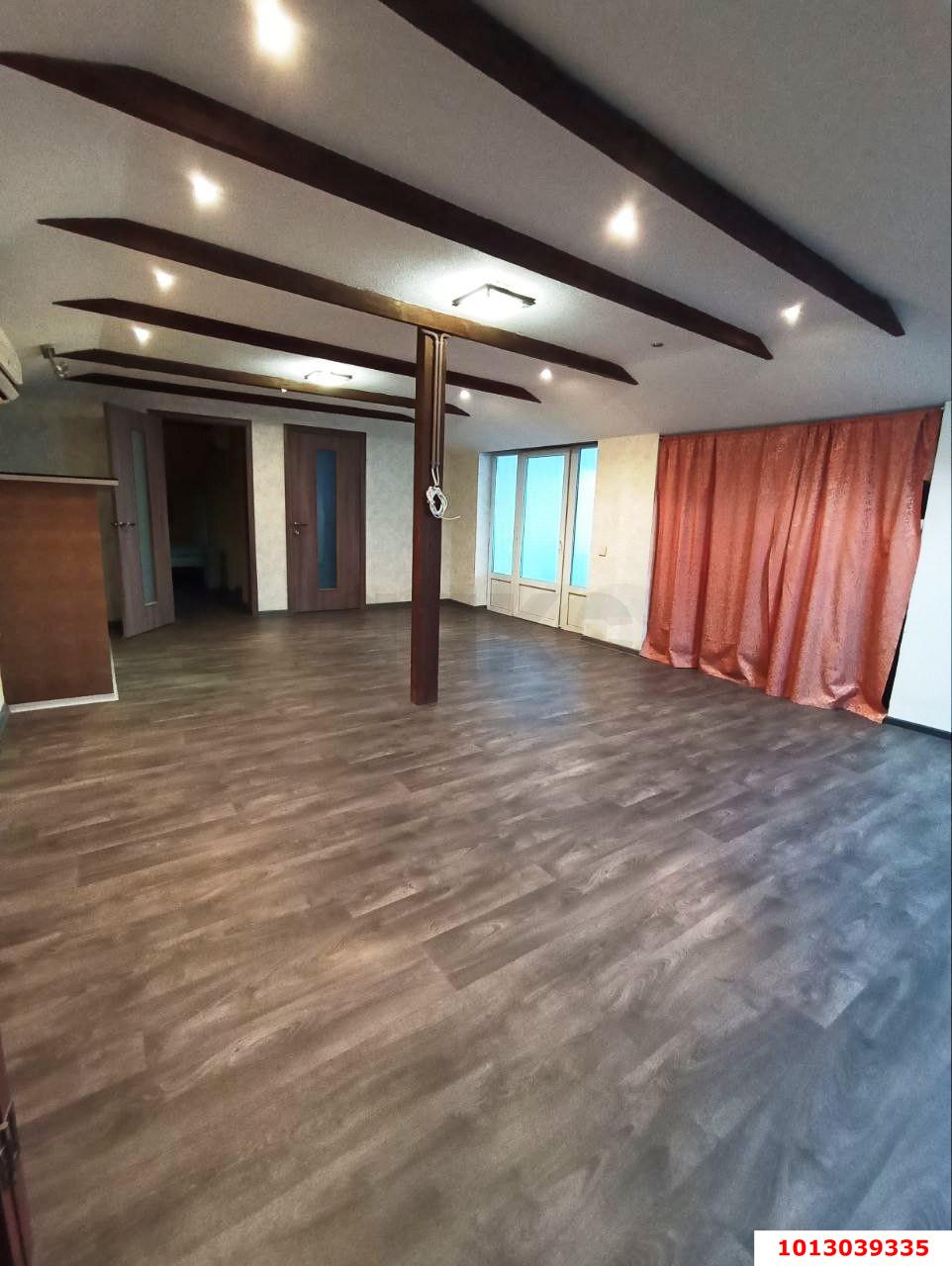 Фото №6: 4-комнатная квартира 126 м² - Краснодар, Прикубанский внутригородской округ, Завод Радиоизмерительных Приборов, мкр. Музыкальный, ул. Ангарская, 1/2