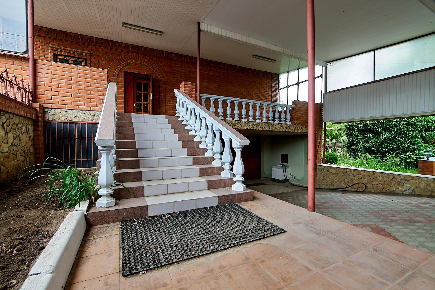 Фото №1: Дом 526 м² + 8 сот. - Краснодар, мкр. Прикубанский внутригородской округ, пр-д 2-й Тёплый, 2