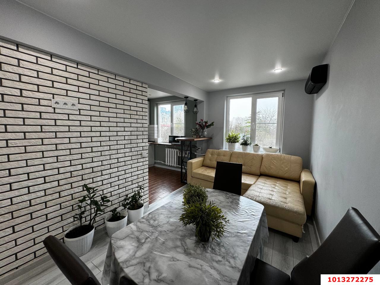 Фото №1: 3-комнатная квартира 63 м² - Краснодар, Прикубанский внутригородской округ, мкр. Завод Измерительных Приборов, ул. Московская, 54