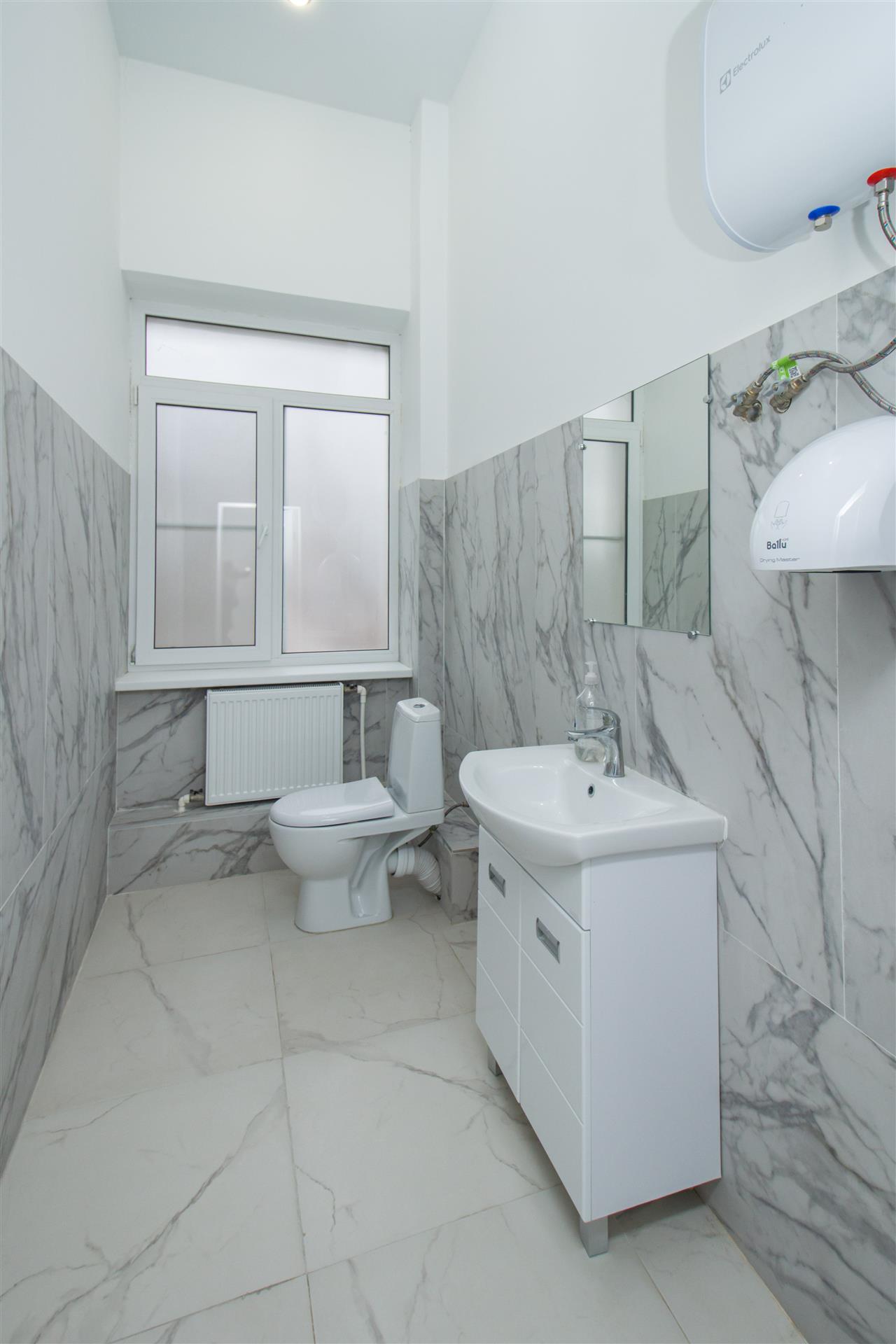 Фото №12: Коммерция 585 м² - Краснодар, Центральный, мкр. Центральный внутригородской округ, ул. Коммунаров, 268