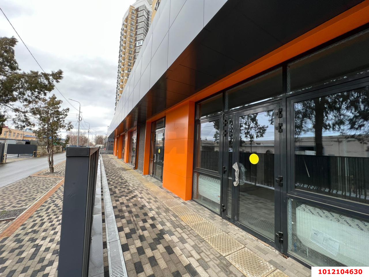 Фото №1: Торговое помещение 131 м² - Краснодар, жилой комплекс Элегант, ул. Сормовская, 1/3