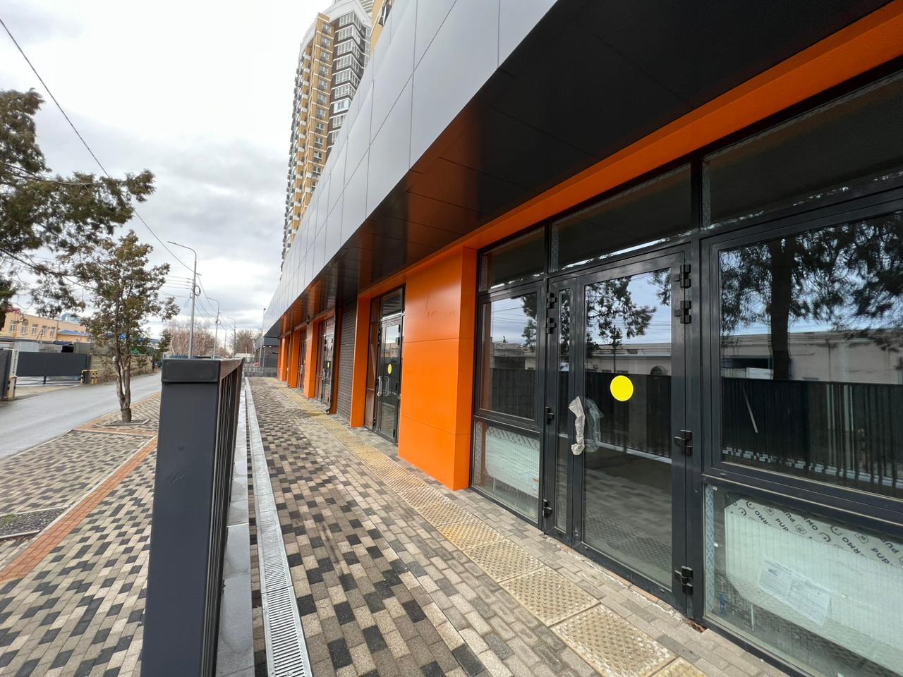 Фото №1: Коммерция 130 м² - Краснодар, Карасунский внутригородской округ, Хлопчато-бумажный Комбинат, мкр. жилой комплекс Элегант, ул. Сормовская, 1/3