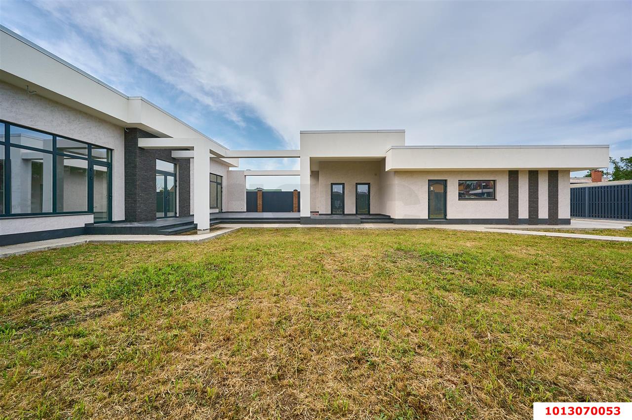 Фото №2: Дом 354 м² + 12.59 сот. - Краснодар, Прикубанский внутригородской округ, п. коттеджный  Близкий, ул. имени Ивана Дударя, 38