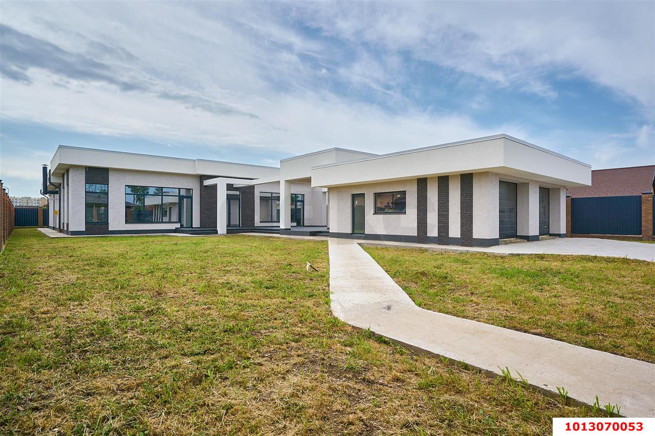 Фото №1: Дом 354 м² + 12.59 сот. - Краснодар, Прикубанский внутригородской округ, п. коттеджный  Близкий, ул. имени Ивана Дударя, 38