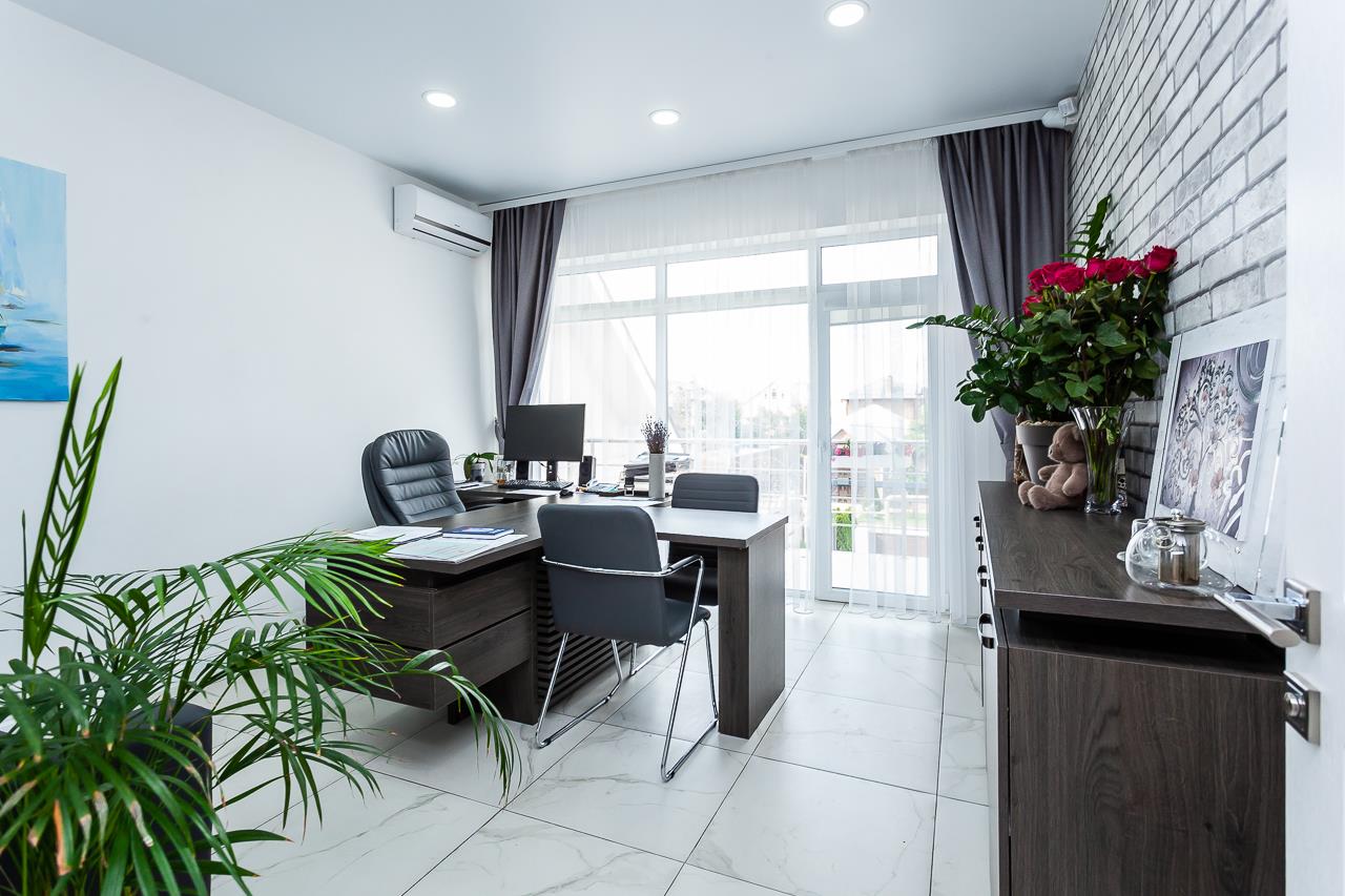 Фото №1: Дом 186 м² + 3.02 сот. - Краснодар, мкр. Западный внутригородской округ, ул. Артиллерийская, 276