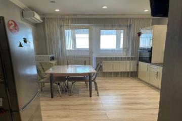 Фото №1: 2-комнатная квартира 56 м² - Краснодар, мкр. Юбилейный, ул. 70-летия Октября, 1/6