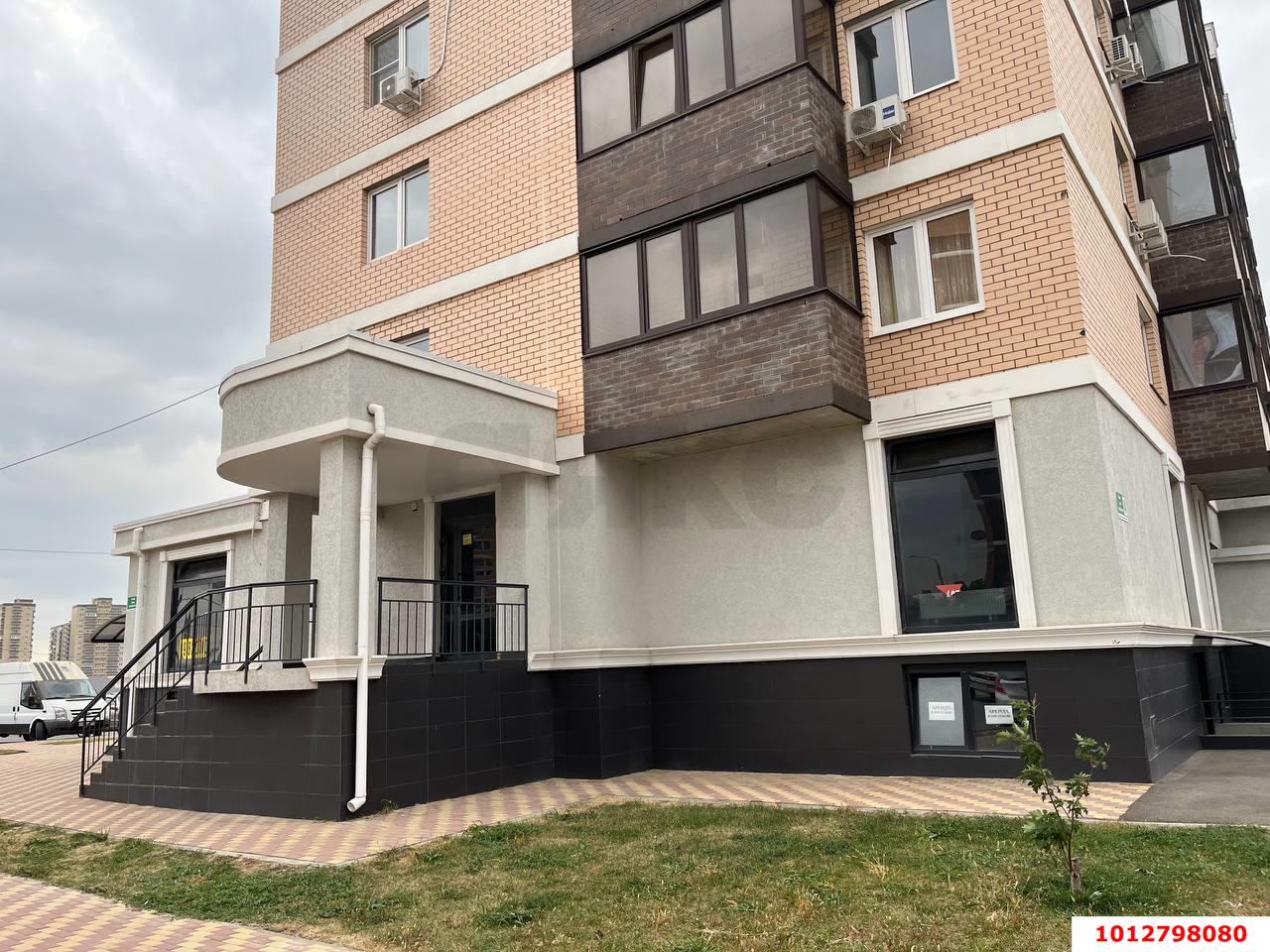 Фото №2: Торговое помещение 240 м² - Краснодар, жилой комплекс Лиговский, ул. Героя Хабибуллина, 4