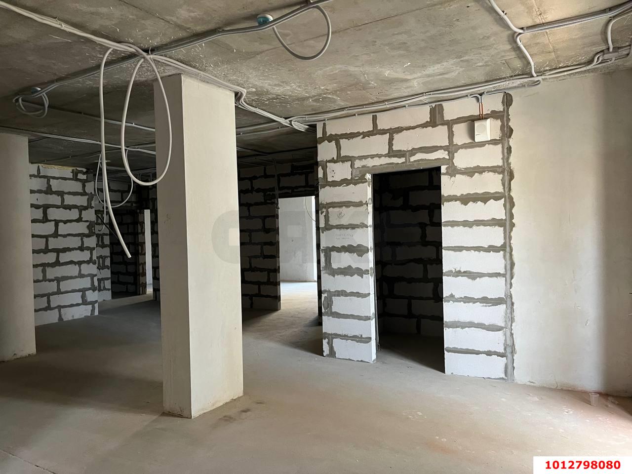 Фото №5: Торговое помещение 240 м² - Краснодар, жилой комплекс Лиговский, ул. Героя Хабибуллина, 4