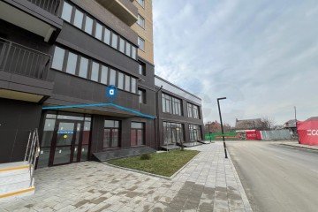 Фото №2: Торговое помещение 42 м² - Краснодар, мкр. жилой комплекс Ракурс, ул. имени Героя Ростовского, 8к7
