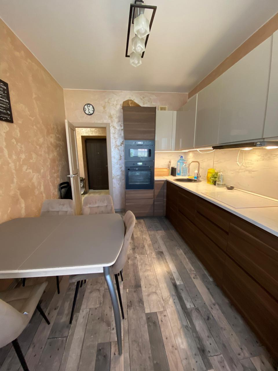 Фото №1: 4-комнатная квартира 129 м² - Краснодар, Завод Радиоизмерительных Приборов, Калинино, имени Петра Метальникова, жилой комплекс Жилой Квартал, мкр. Прикубанский внутригородской округ, ул. Ивана Рослого, 18к1