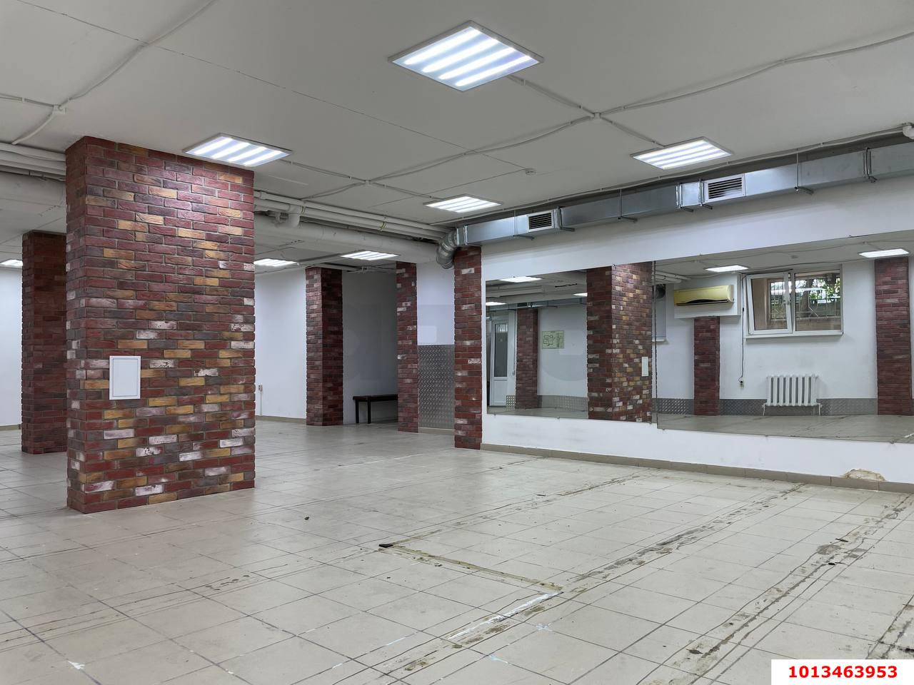 Фото №1: Торговое помещение 220 м² - Краснодар, Фестивальный, ул. Атарбекова, 7