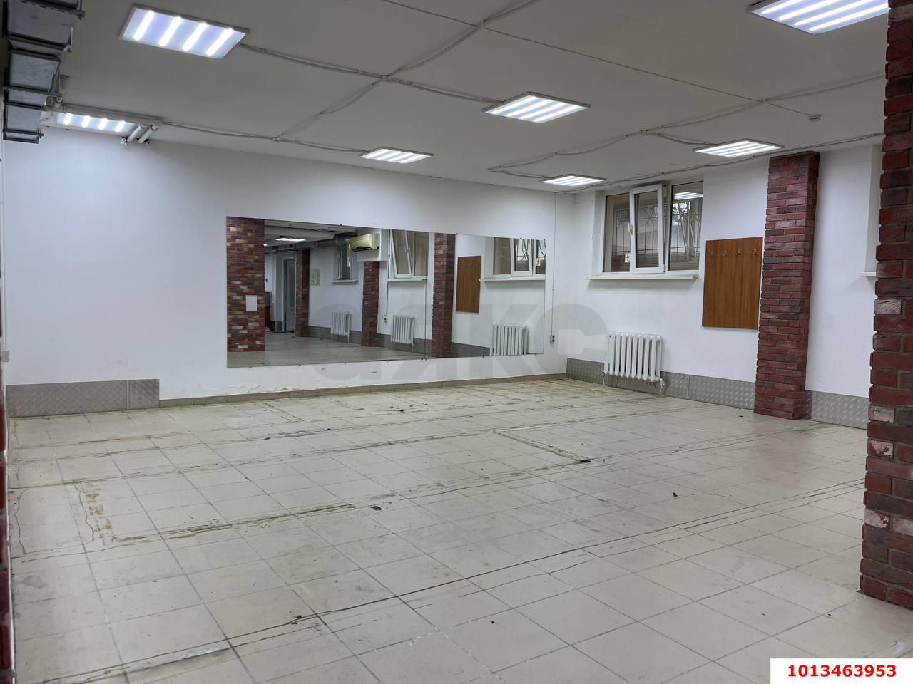 Фото №3: Торговое помещение 220 м² - Краснодар, Фестивальный, ул. Атарбекова, 7