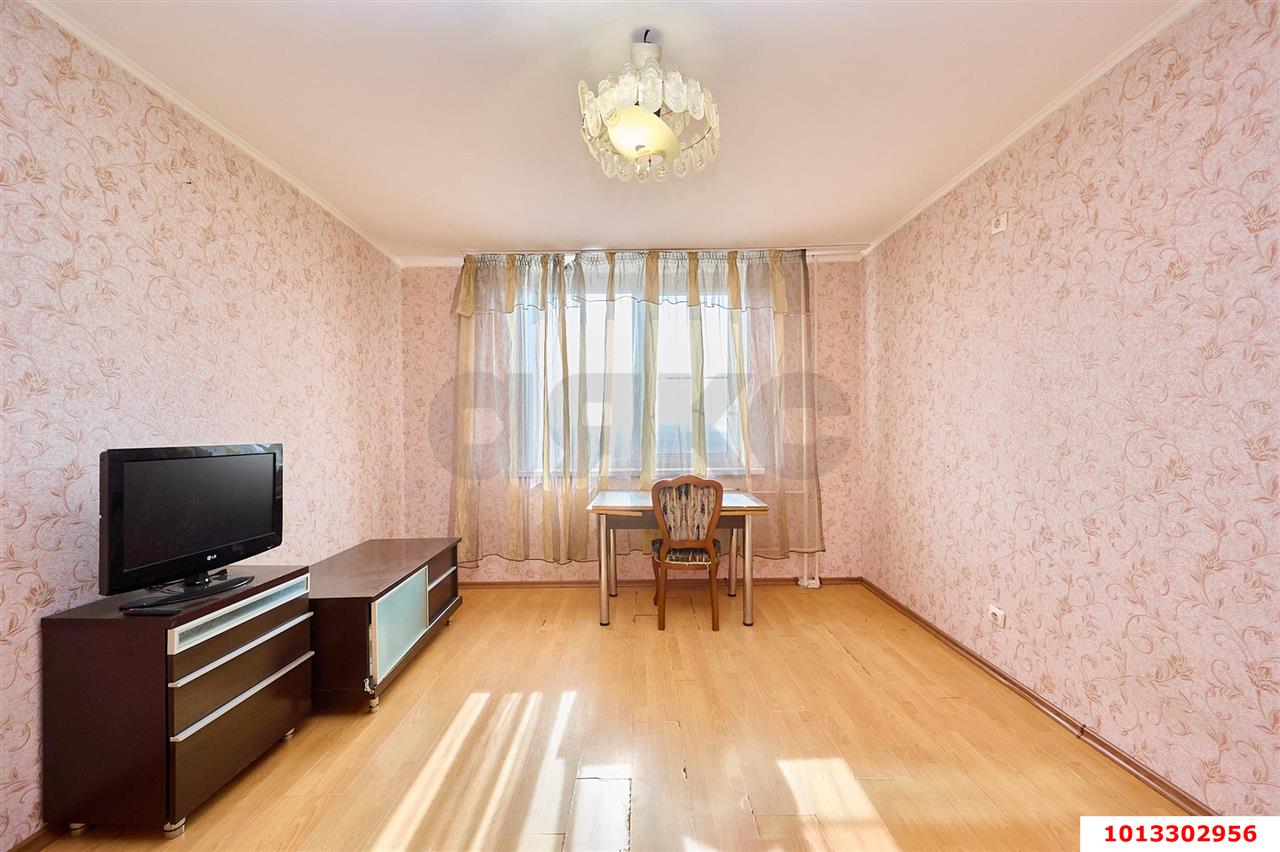 Фото №1: 2-комнатная квартира 55 м² - Краснодар, Западный внутригородской округ, Кожзавод, мкр. Военный городок № 1, ул. имени Калинина, 350/4