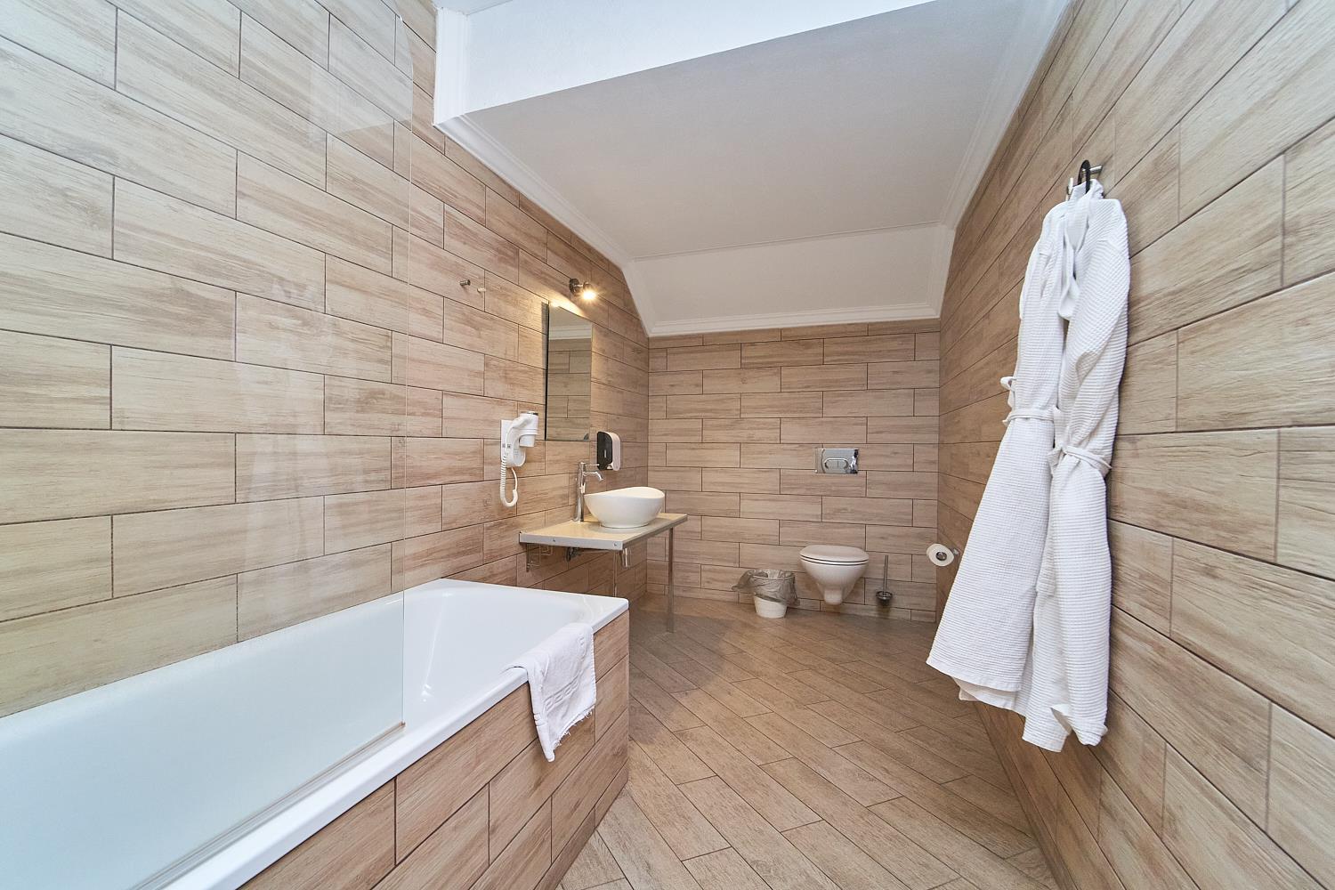 Фото №6: Дом 1573 м² + 17.3 сот. - Краснодар, Карасунский внутригородской округ, ж/м Пашковский, ул. Леонида Лаврова, 73А